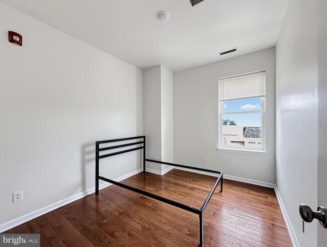 Building Photo - 1822 W Norris St
