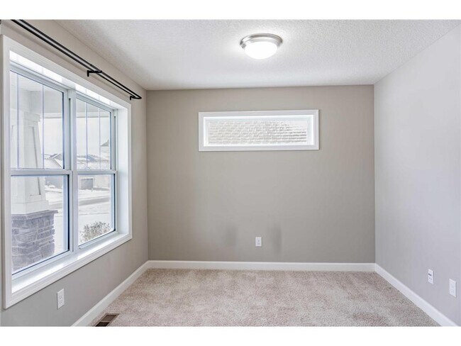 Building Photo - 143X Nutmeg Cir