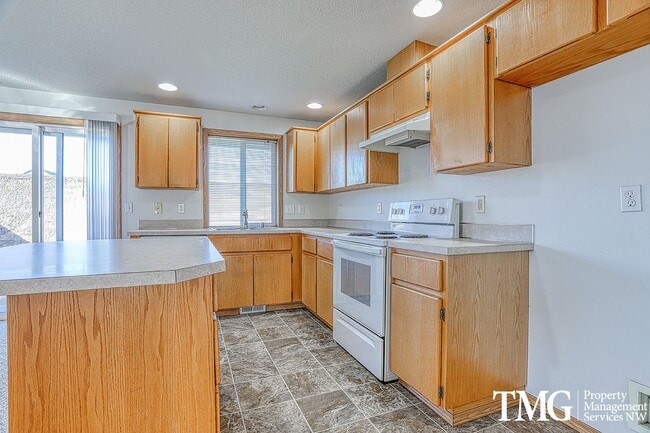 Building Photo - 3BD Ranch Style Home In Great Orchards Location!  Fully Fenced Yard!