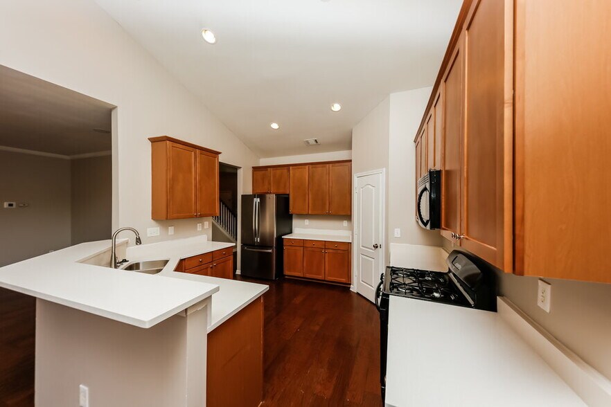 Building Photo - 4550 Black Hills Dr NW
