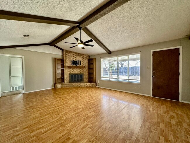 Building Photo - 7006 Vinton Ave