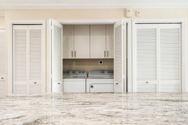 Building Photo - 5300 Jimmy Buffett Mem Hwy