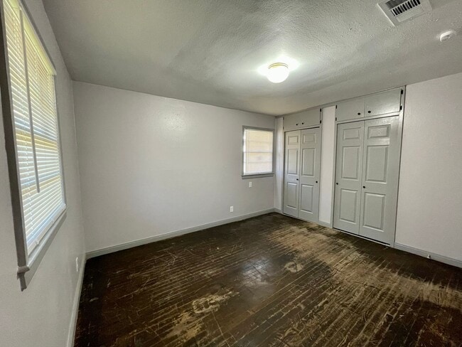 Building Photo - 4540 Beaumont Dr