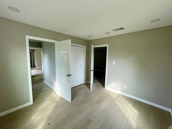 Building Photo - 503 Hill St