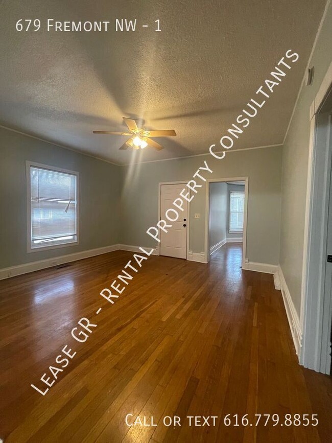 Building Photo - Come see this great 2 bedroom lower unit!