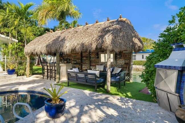 Building Photo - 7975 Biscayne Point Cir