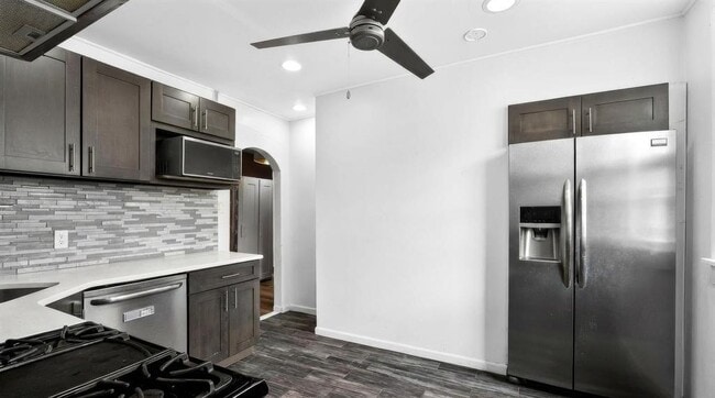 Building Photo - 102 W 43rd St