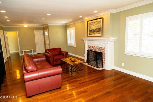 Building Photo - 385 Somerset Cir