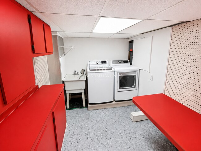 Building Photo - 302 N Pershing Ave