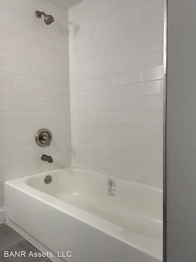 Building Photo - 3 br, 2 bath House - 23 Chestnut Street