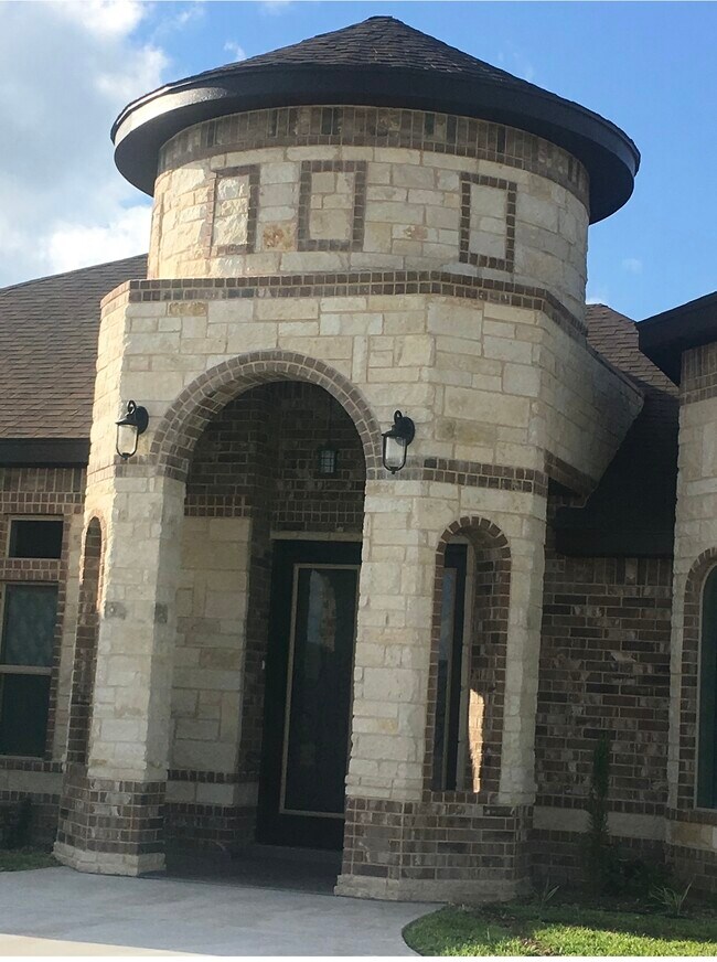 Building Photo - 3873 Tolosa St