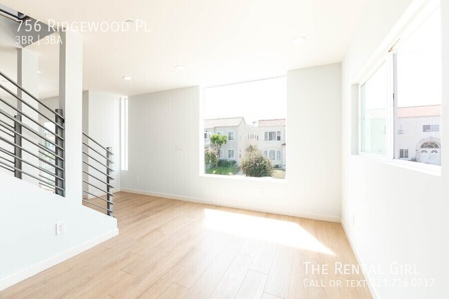 Building Photo - 756 N Ridgewood Pl
