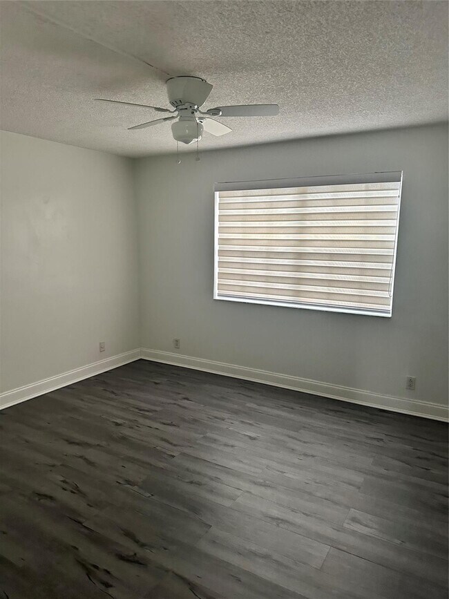 Building Photo - 401 SW 86th Ave