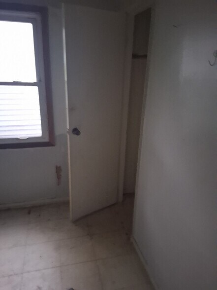 Building Photo - 500 St Thomas Ln