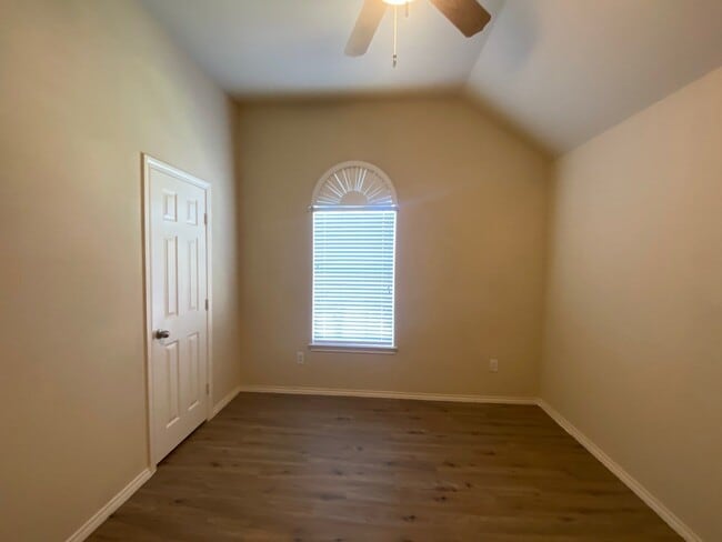 Building Photo - 2101 Crestwind Ct