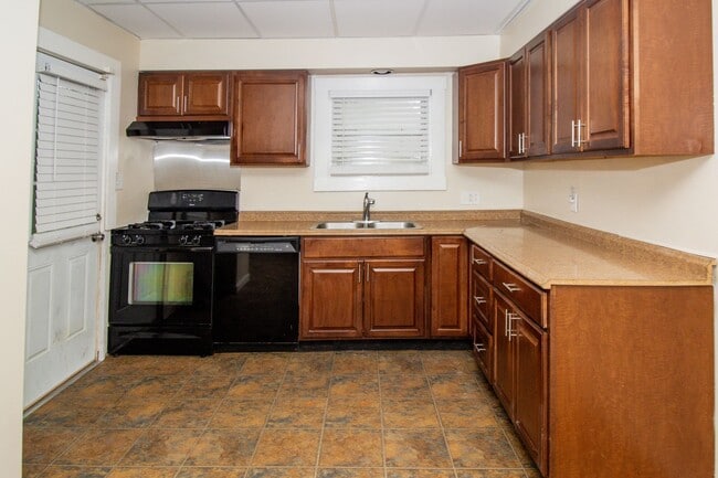 Building Photo - 3 bedroom home near Edgewater Park