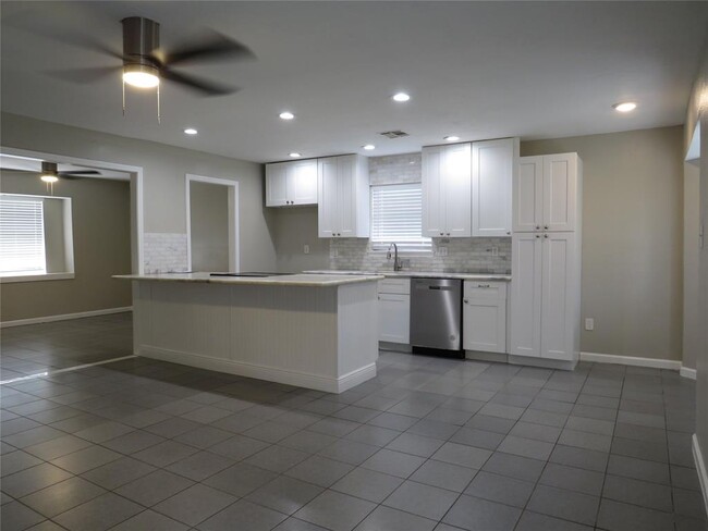 Building Photo - 11402 Sagedowne Ln