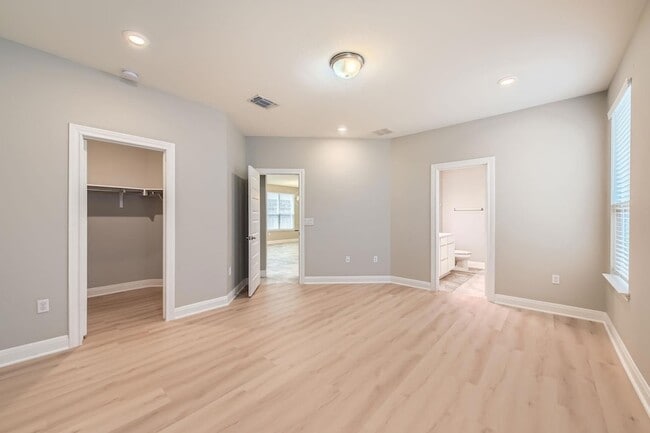Building Photo - 1609 Arial Dr