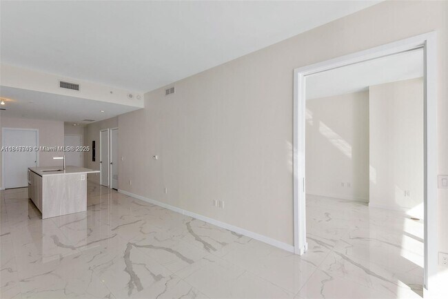 Building Photo - 480 NE 31st St