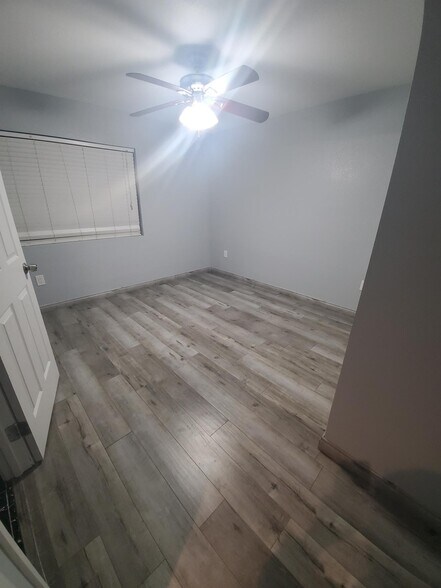 Building Photo - 511 E Roeser Rd