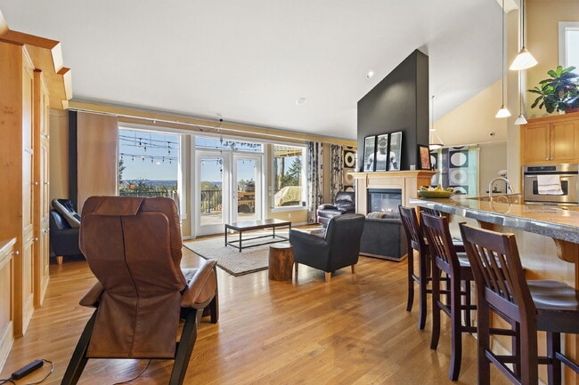 Building Photo - Beautiful, 5-Bedroom, Spacious, Damascus Home with Incredible Views