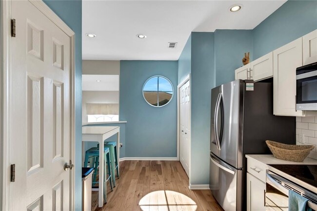 Building Photo - 421 Enclave Pl