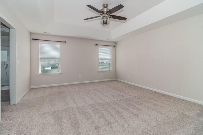 Building Photo - 4831 Fairmont Dr