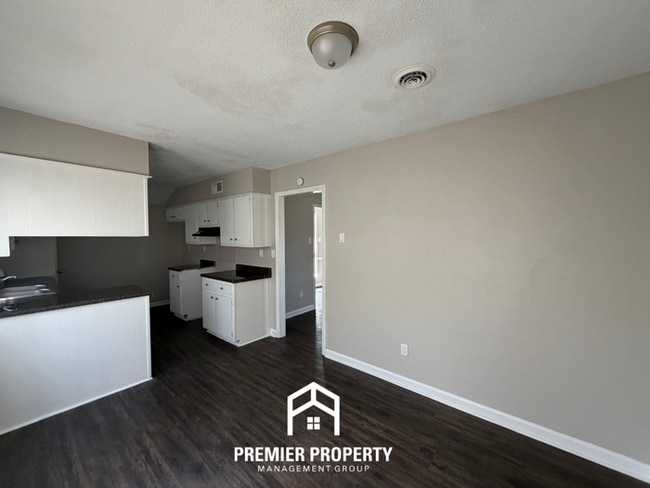 Building Photo - 3-Bedroom Single-Family Home for Rent in Memphis, TN - Vaulted Ceilings & Fenced Backyard