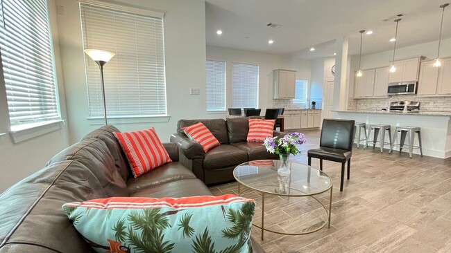 Building Photo - 4516 Bartagrass Dr