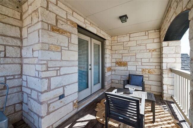 Building Photo - 5901 Scenic Lake Dr