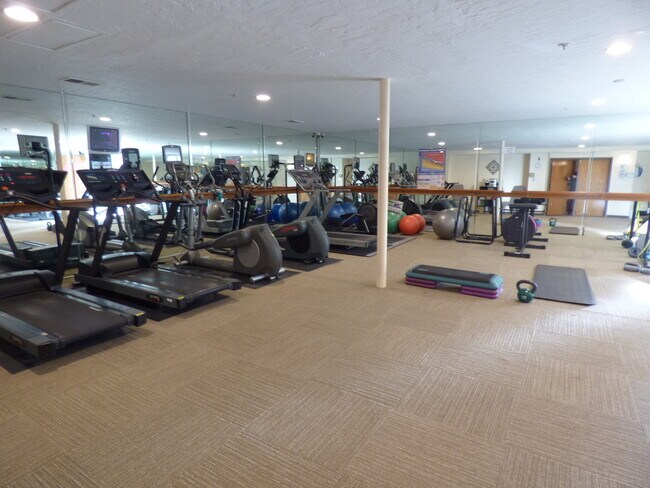 Building Photo - Spacious 2 Bedroom 2 Bath Condo in Bankers...