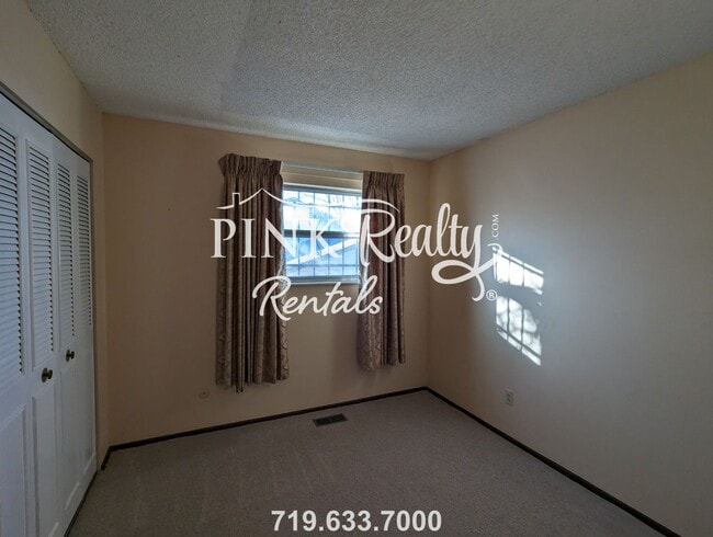 Building Photo - 4025 Cantrell Dr