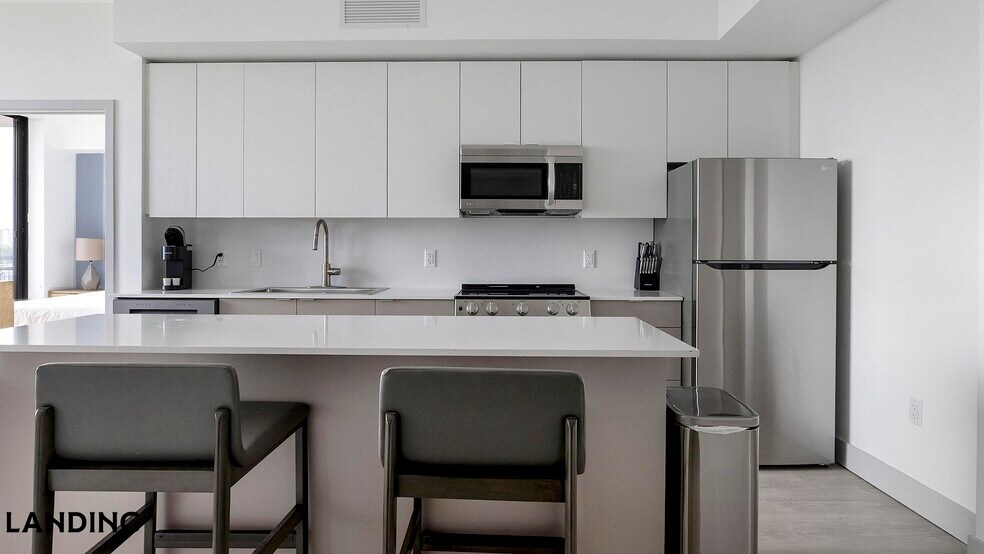 Building Photo - 1155 NE 126th St