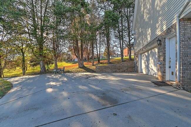 Building Photo - 168 Old Mill Ct