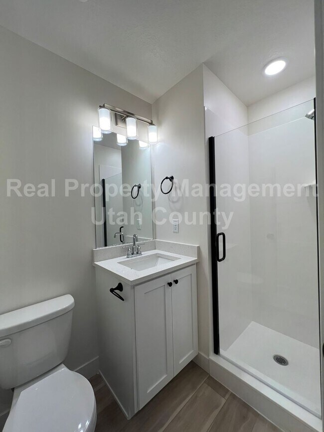 Building Photo - Newer American Fork Townhouse