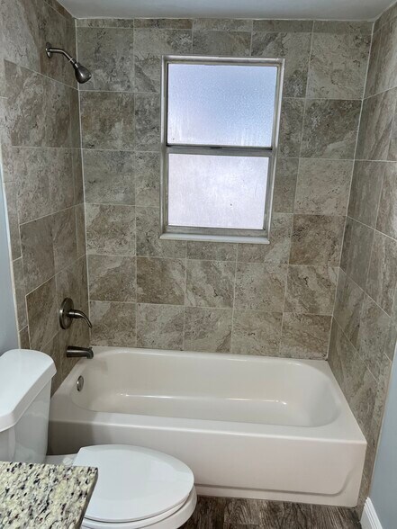 Building Photo - 5337 Pasadena Dr