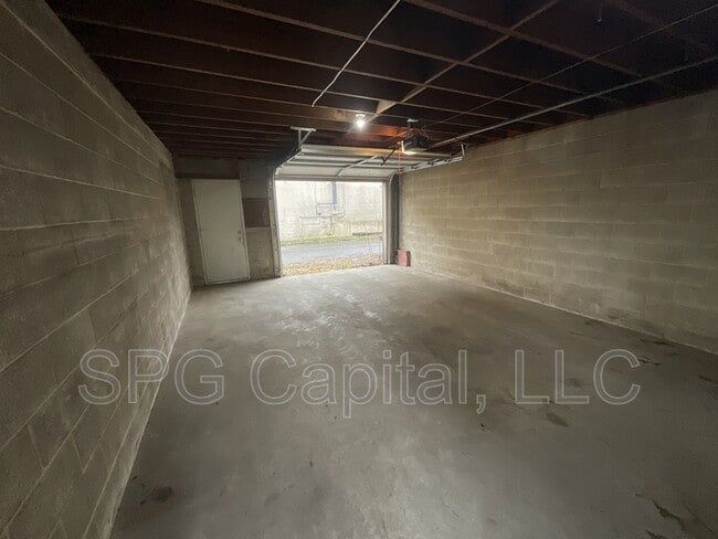 Building Photo - 254 E Louther St