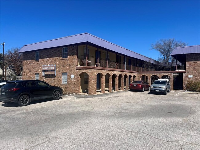 Building Photo - 1410 W N Loop Blvd