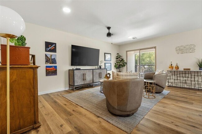 Primary Photo - 313 Mill St