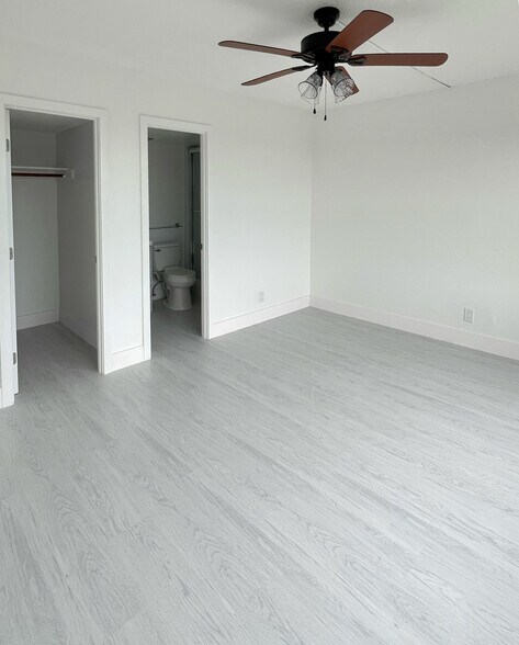 Building Photo - 2202 S Cypress Bend Dr