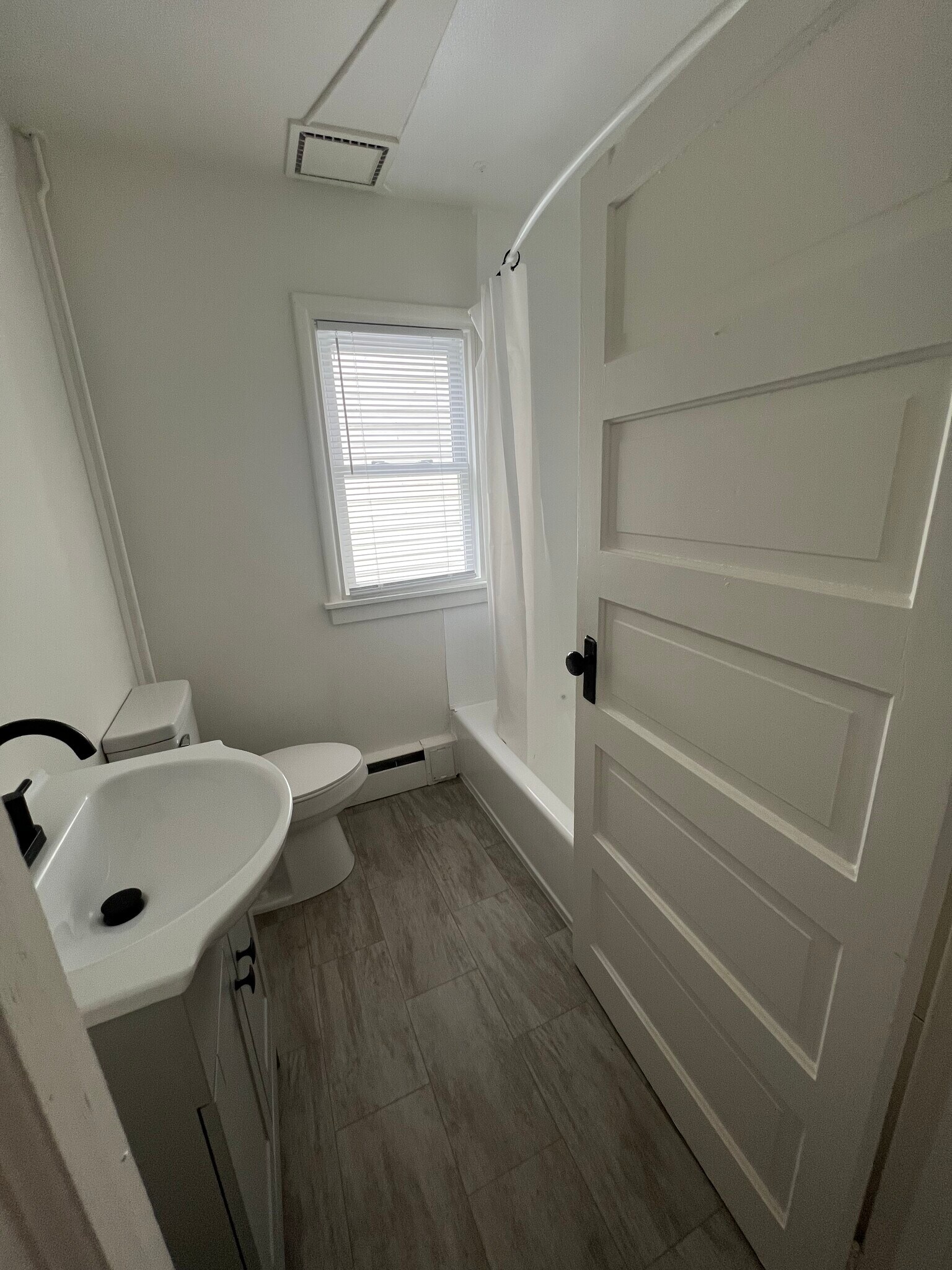 Bathroom - 323 Lincoln Way W