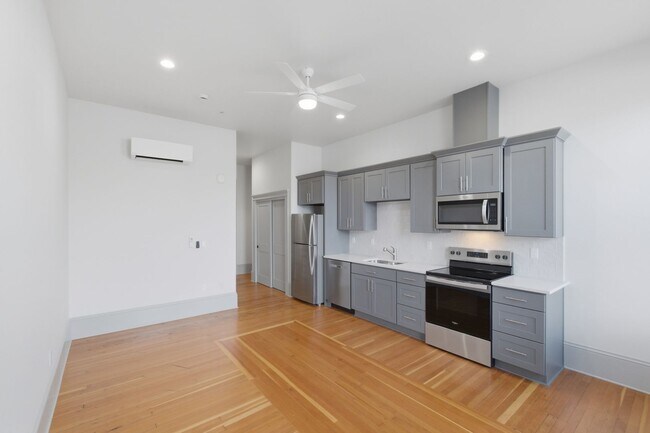 Building Photo - WINTER SPECIAL - NEWLY RENOVATED DOWNTOWN SALEM STUDIO