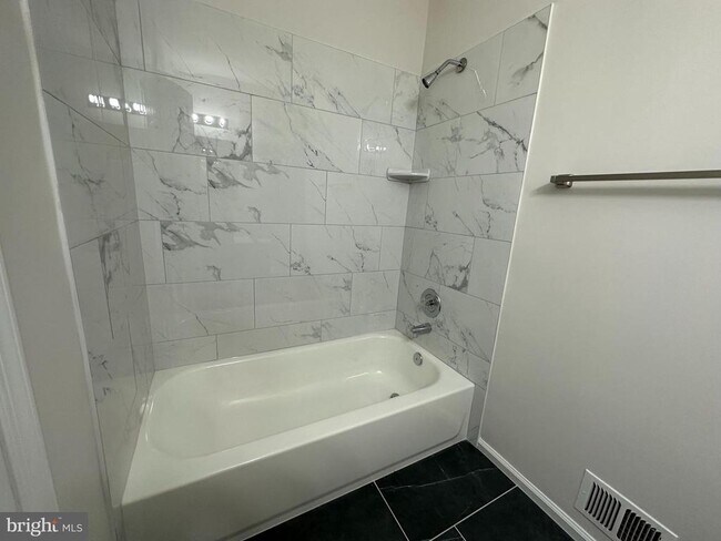 Building Photo - 7822 Brookview Ct