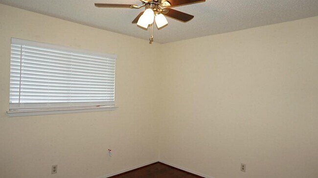 Building Photo - 9217 Carousel Ln