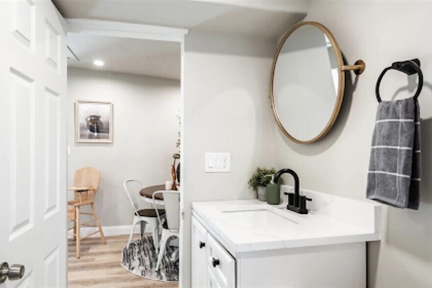 Building Photo - 437 N 700 W