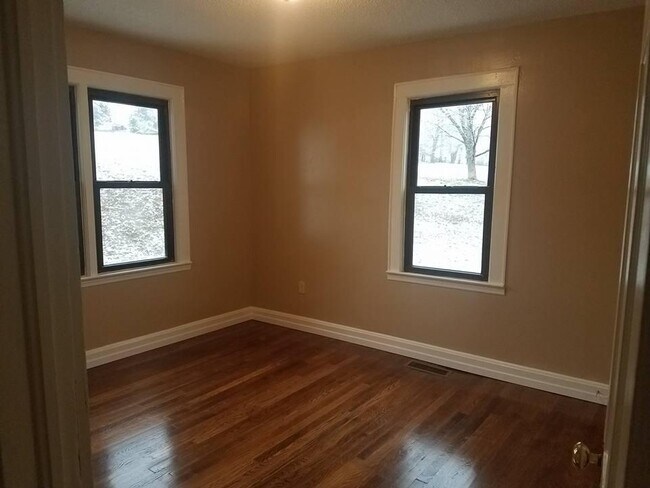 Building Photo - 60 Maple Tree Dr