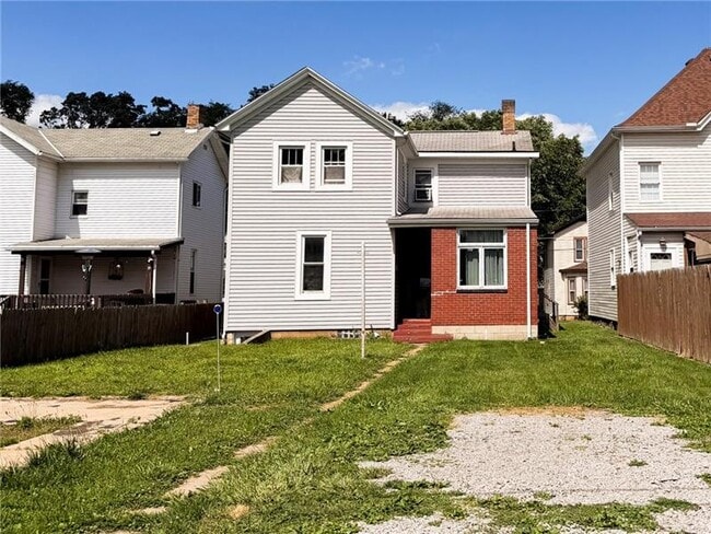 Building Photo - 330 12th Ave
