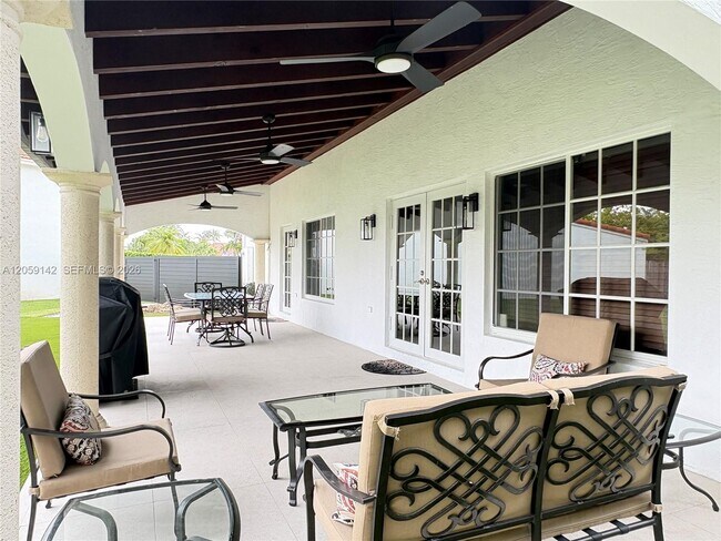 Building Photo - 6610 SW 104th Ct