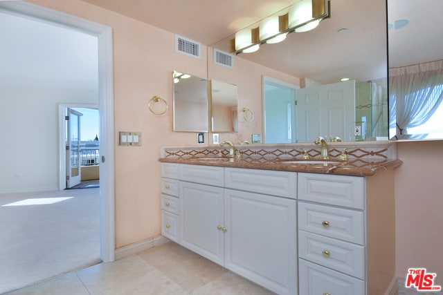 Building Photo - 1000 Granville Ave