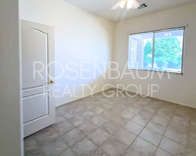 Building Photo - Stunning 2-beds, 2-baths home located in t...